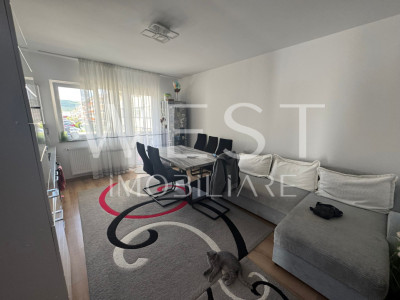 Apartament 3 camere, la cheie, balcon, etaj intermediar, zona Terra