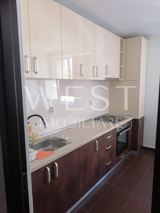 Apartament 3 camere decomandat! Str. Florilor! Parcare subterana+boxa!