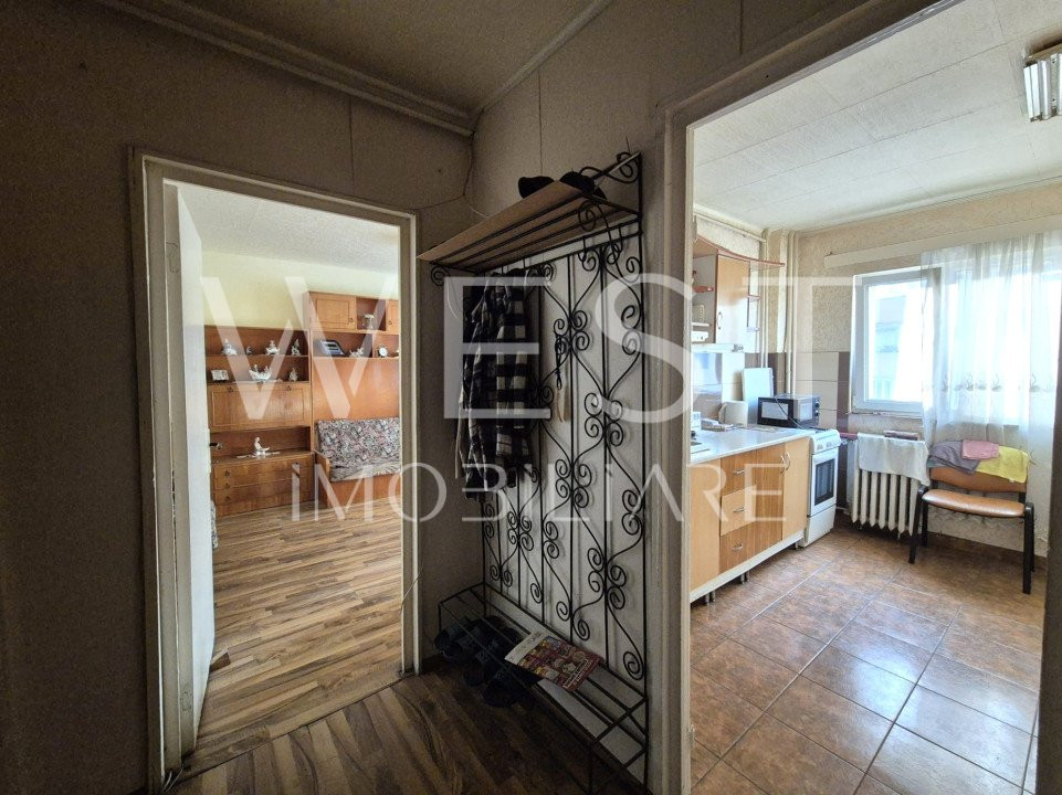 Apartament dec. 2 camere/spatii depozitare/etaj interm./Piata Marasti