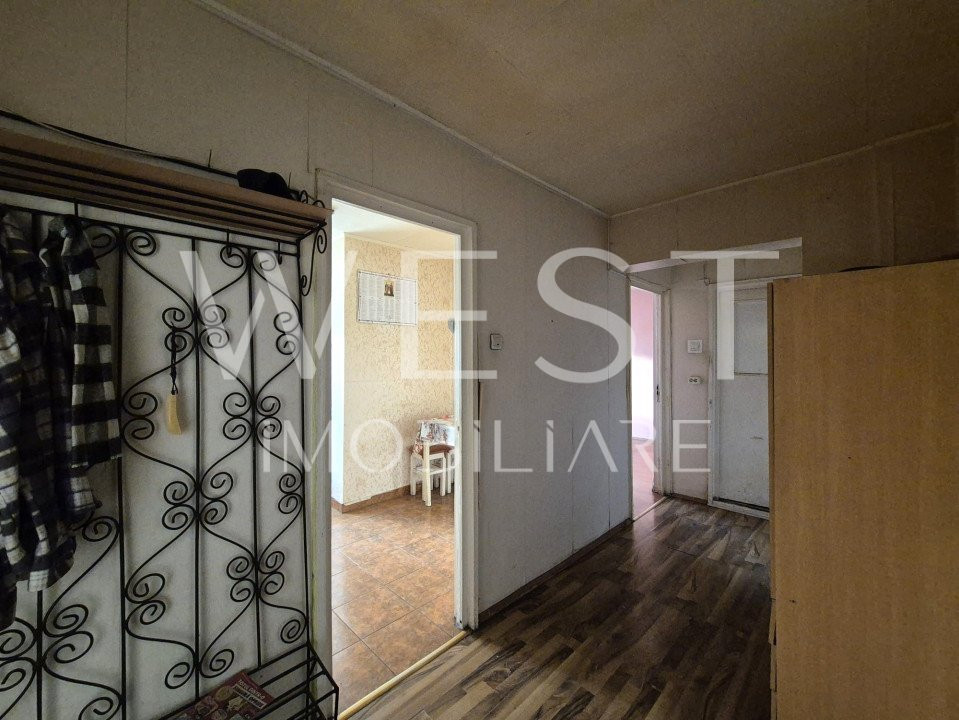 Apartament dec. 2 camere/spatii depozitare/etaj interm./Piata Marasti