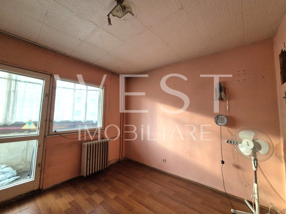 Apartament dec. 2 camere/spatii depozitare/etaj interm./Piata Marasti