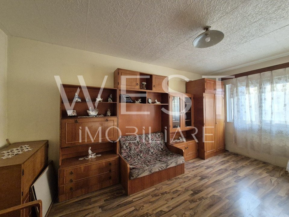 Apartament dec. 2 camere/spatii depozitare/etaj interm./Piata Marasti