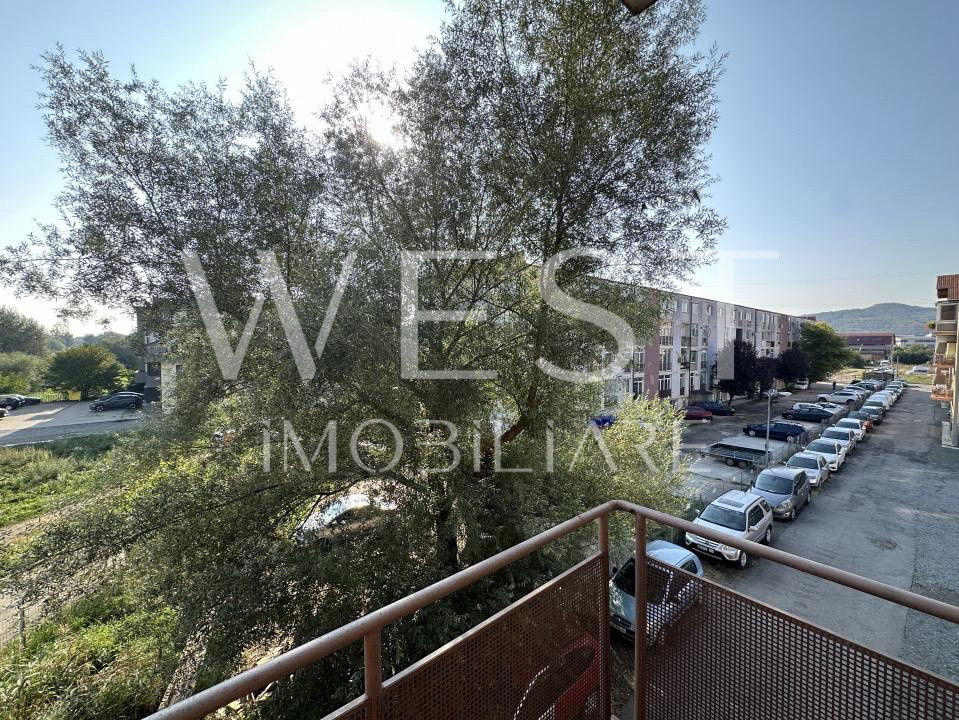 Apartament cu 3 camere l la cheie l parcare l zona Vivo 