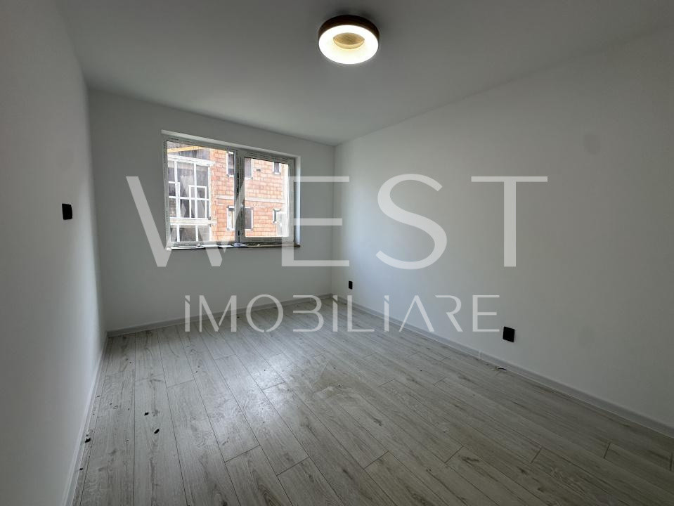 Apartament finisat cu 3 camere l zona centrala - Cetatii