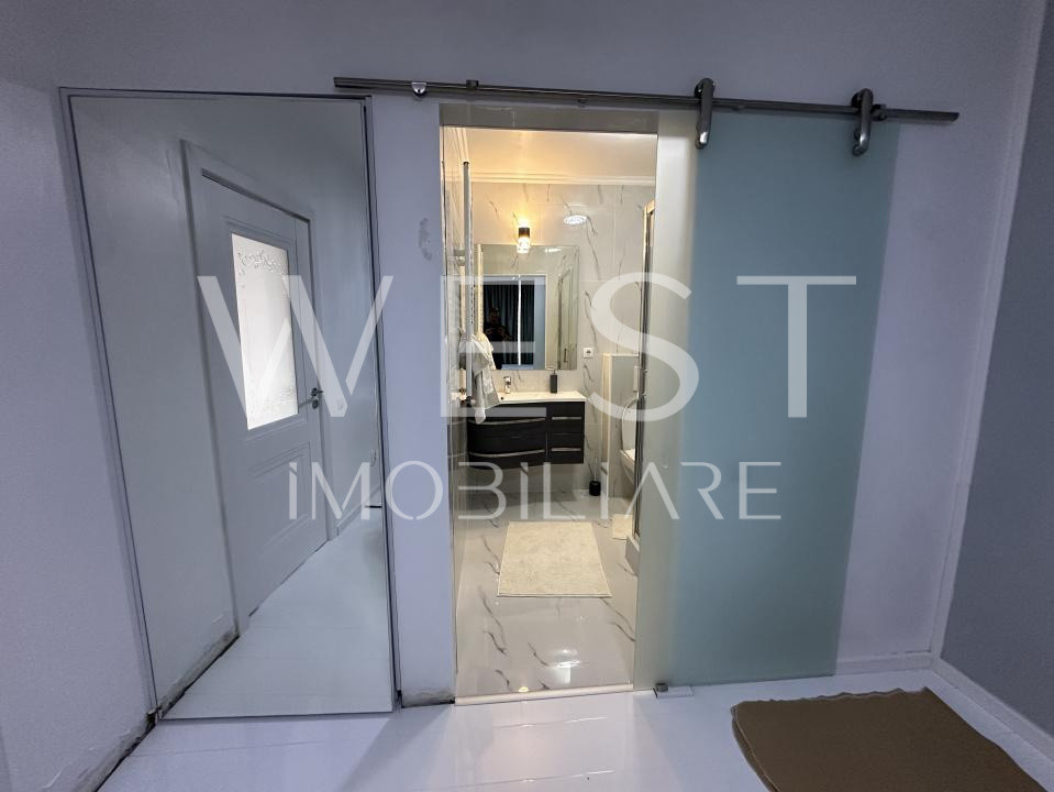Apartament ultrafinisat l 3 camere l 2 bai l zona Eroilor 