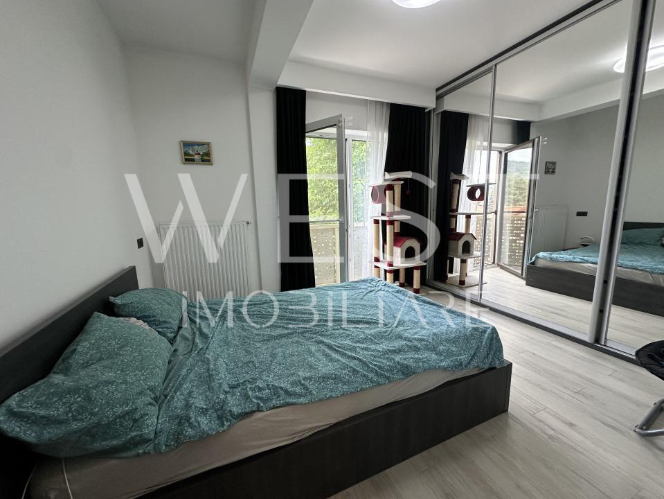 Apartament decomandat cu 3 camere, terasa circulara 202 mp, mobilat/utilat