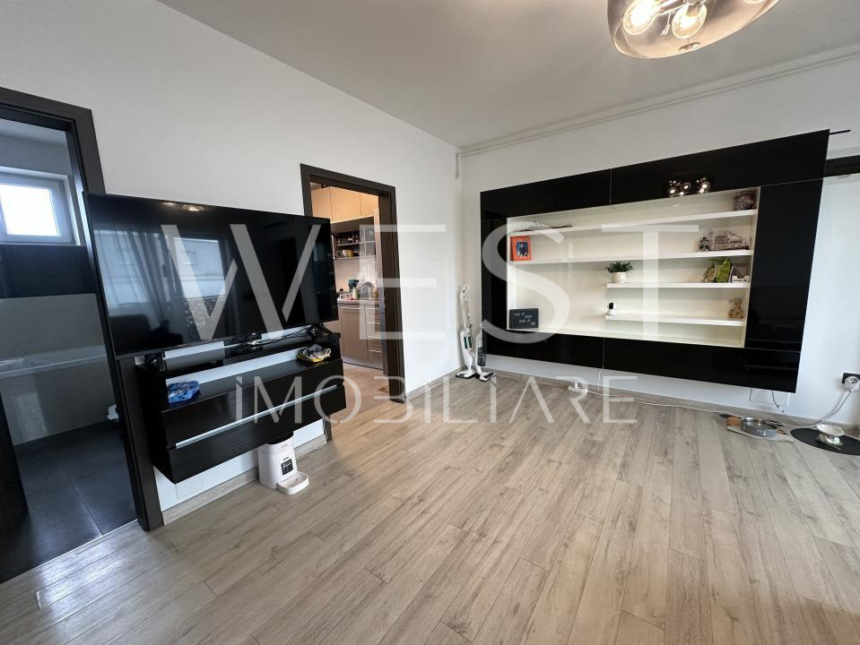 Apartament decomandat cu 3 camere, terasa circulara 202 mp, mobilat/utilat