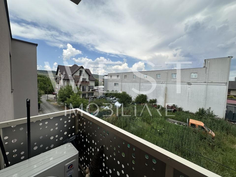 Apartament decomandat cu 3 camere, terasa circulara 202 mp, mobilat/utilat