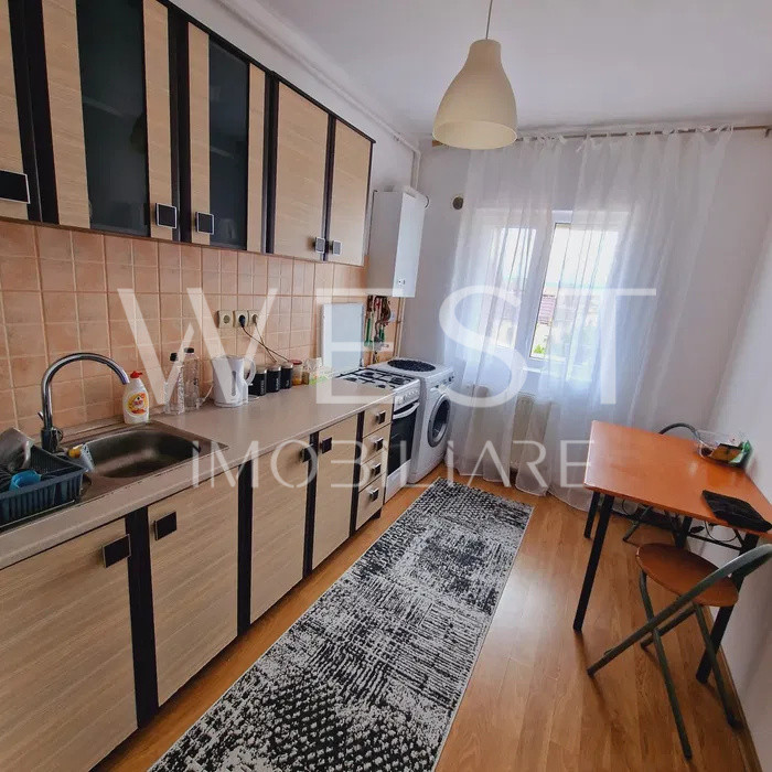 Apartament decomandat l 42 Mp utili l parcare l zona Cetatii 