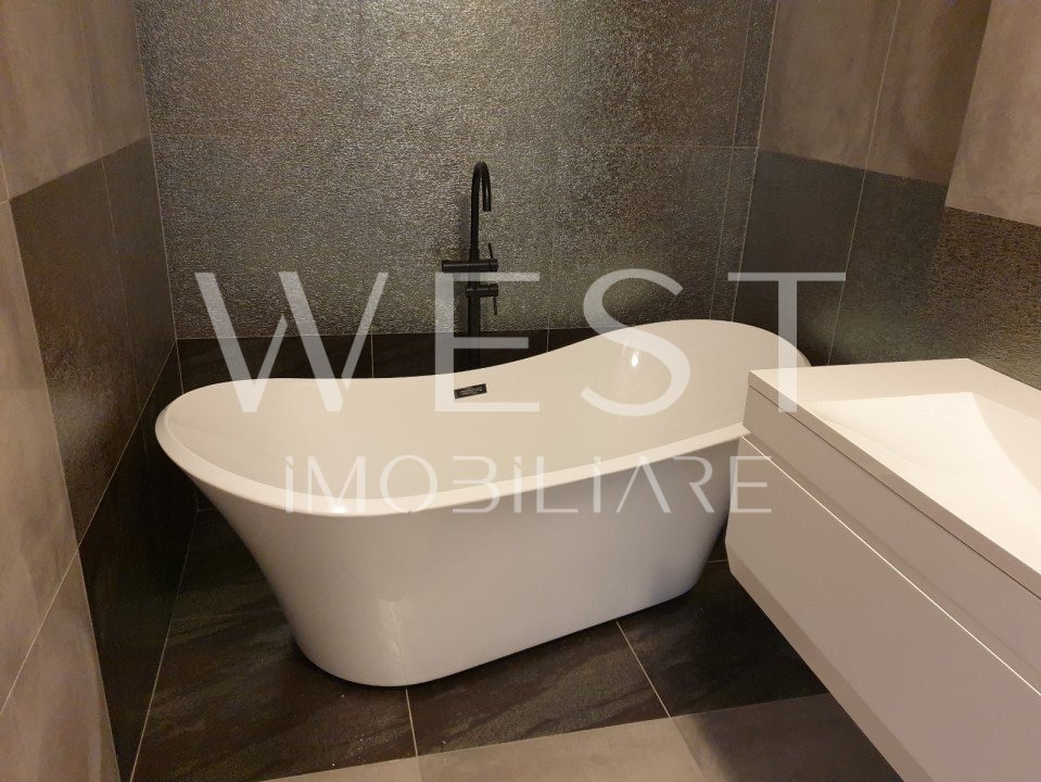 Apartament de lux cu 60mp gradina! Ultra finisat/mobilat! Zona Terra!