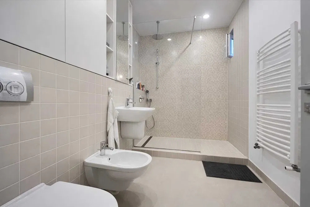 Apartament 4 camere l 125 mp utili l la cheie l curte l Andrei Muresanu