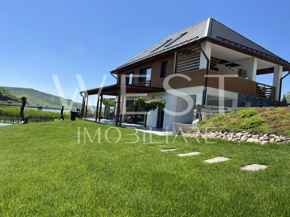 Vila moderna cu piscina pe lac l la cheie l 2530 mp teren l Geaca-CLuj