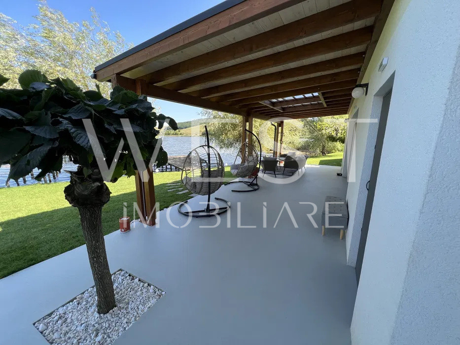 Vila moderna cu piscina pe lac l la cheie l 2530 mp teren l Geaca-CLuj