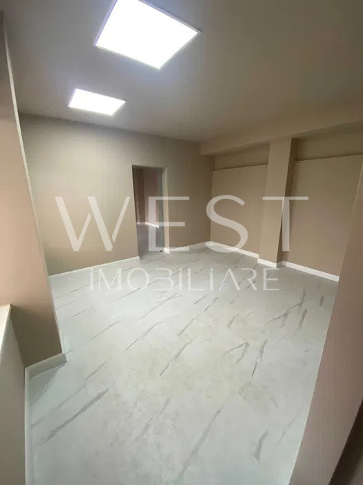 Spatiu birou l 3 incaperi l renovat l parcare l curte l Centru