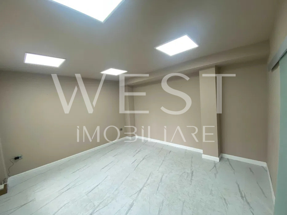 Spatiu birou l 3 incaperi l renovat l parcare l curte l Centru