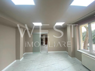 Spatiu birou l 3 incaperi l renovat l parcare l curte l Centru