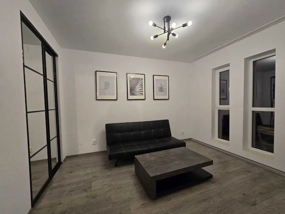 Apartament/birou 4 camere l 77 mp utili l 2 intrari l curte l VIVO 