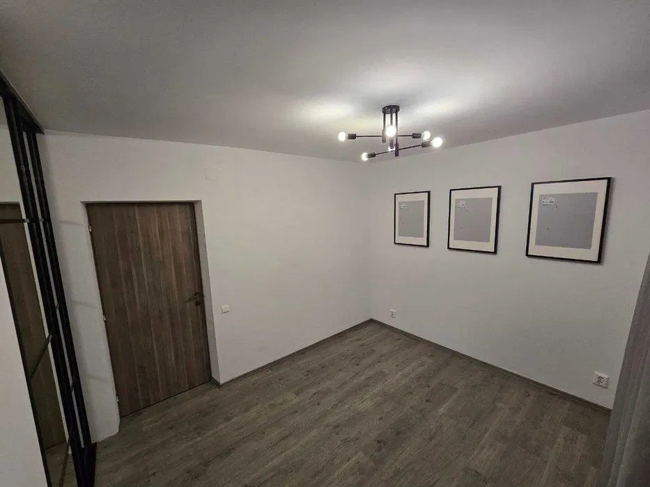 Apartament/birou 4 camere l 77 mp utili l 2 intrari l curte l VIVO 