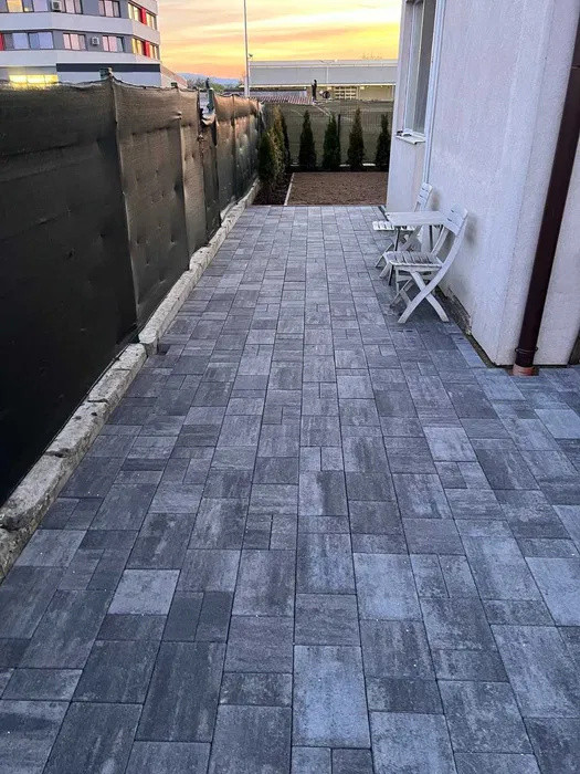 Apartament/birou 4 camere l 77 mp utili l 2 intrari l curte l VIVO 