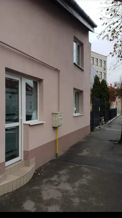 Spatiu comercial/birouri l compartimentat l 110 mp utili l Decebal 
