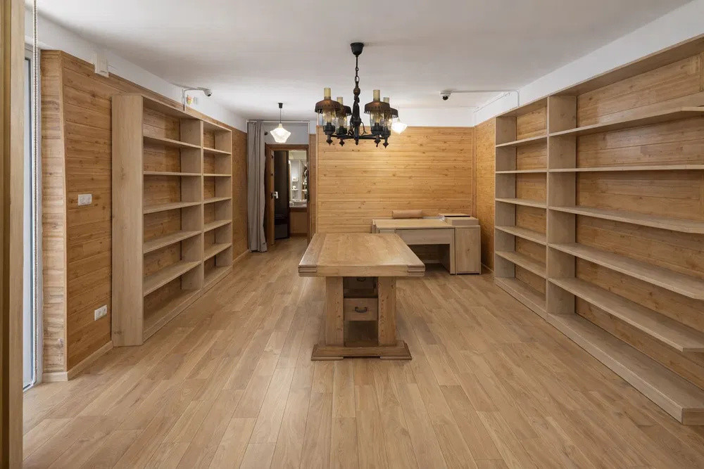  Spatiu comercial l compartimentat l vad l vitrina l Str. Bucuresti 