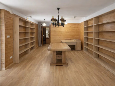  Spatiu comercial l compartimentat l vad l vitrina l Str. Bucuresti 