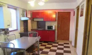 Aapartament 3 camere decomandat in vila la curte | 56 mp | Balcon