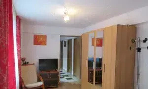 Aapartament 3 camere decomandat in vila la curte | 56 mp | Balcon