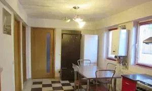 Aapartament 3 camere decomandat in vila la curte | 56 mp | Balcon