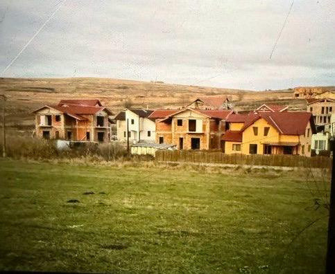 Teren intravilan l 603 mp l 2 fronturi l Chinteni 