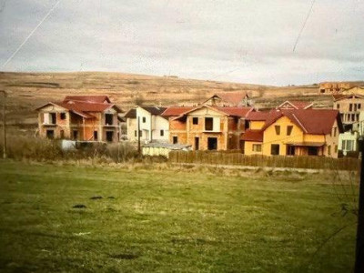 Teren intravilan l 603 mp l 2 fronturi l Chinteni 