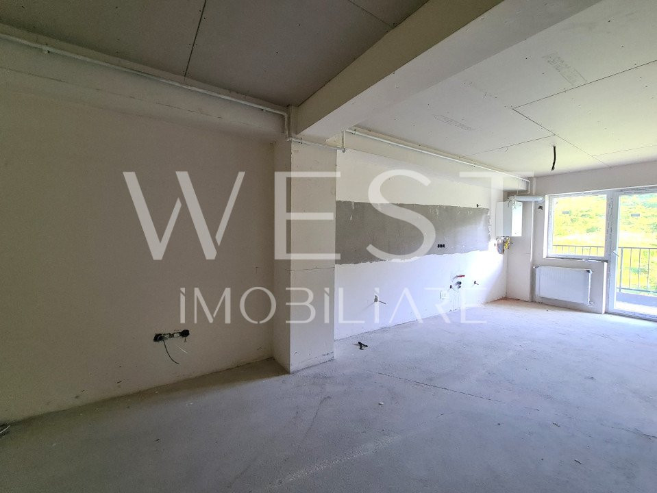 Apartament luminos 3 camere! Terasa generoasa ! Zona linistita ! CF !
