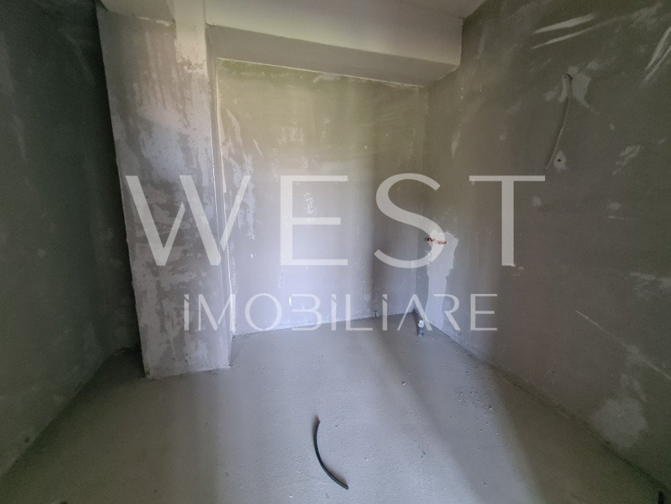 Apartament luminos 3 camere! Terasa generoasa ! Zona linistita ! CF !