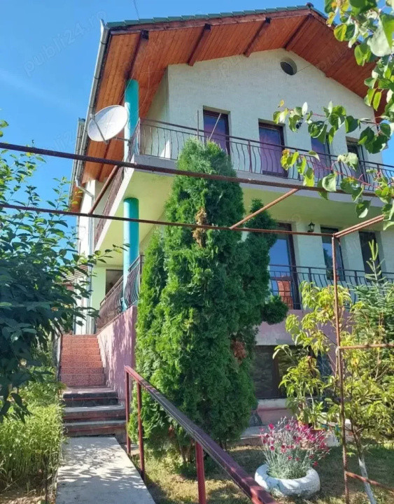 Apartament 3 camere | 89 mp | Foisor | Curte comuna | Parcare |