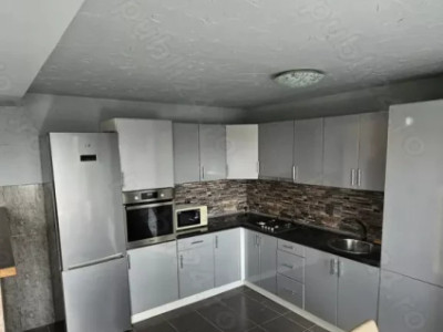 Apartament 3 camere | 89 mp | Foisor | Curte comuna | Parcare |