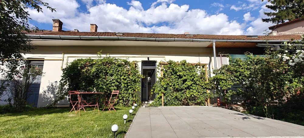 Apartament la casa l 2 camere l curte l pod l 2 parcari l Traian Mosoiu 