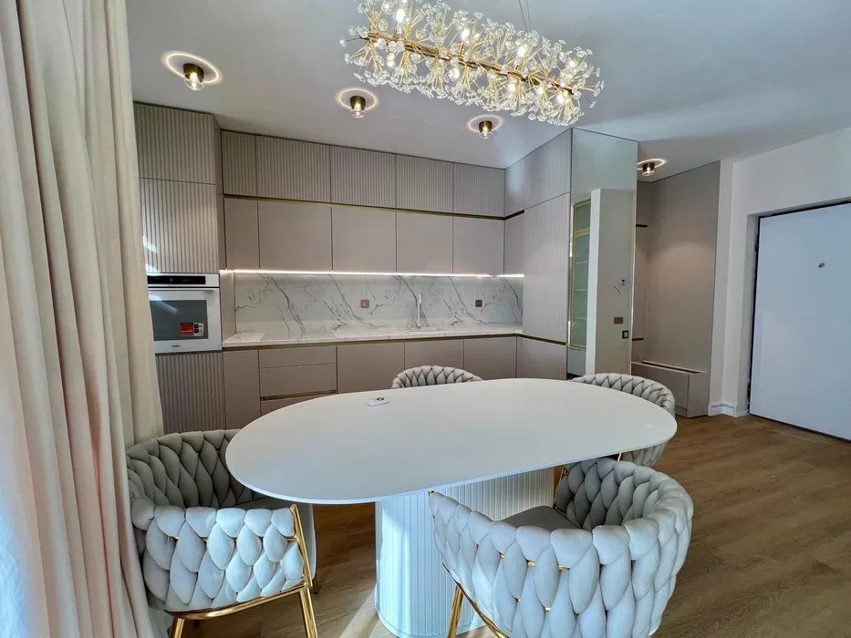 Apartament superfinisat l 3 camere l 2 bai l parcare l Intre Lacuri 