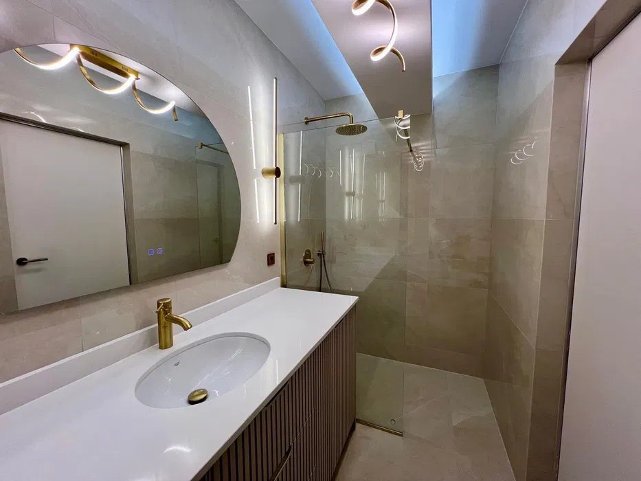 Apartament superfinisat l 3 camere l 2 bai l parcare l Intre Lacuri 