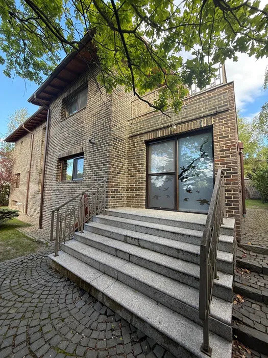 Casa individuala l 310 mp utili l 900 mp teren l garaj l Faget