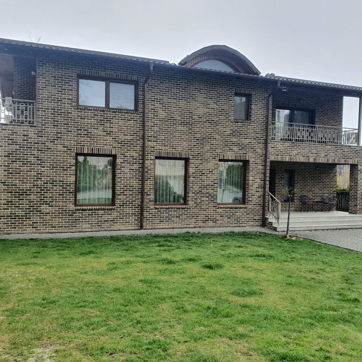 Casa individuala l 310 mp utili l 900 mp teren l garaj l Faget