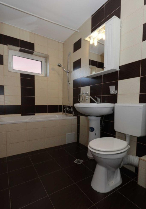 Apartament decomandat de închiriat + loc de parcare inclus – Str. Tăuțiului