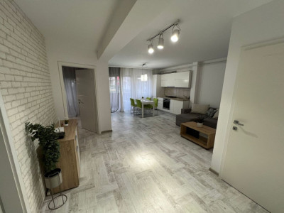 Inchiriez Apartament | 2 camere | Parcare | Zona Urusagului