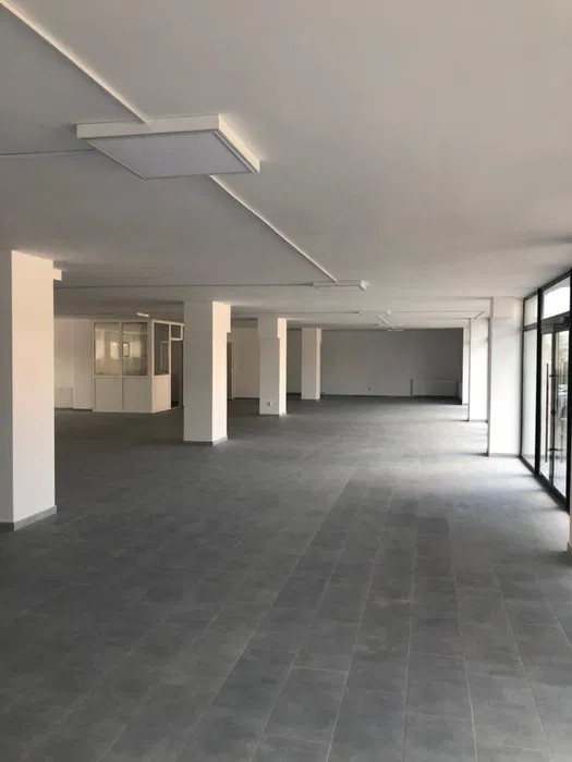 Spatiu comercial l 612 mp utili l 10 parcari l vitrina l vad comercial