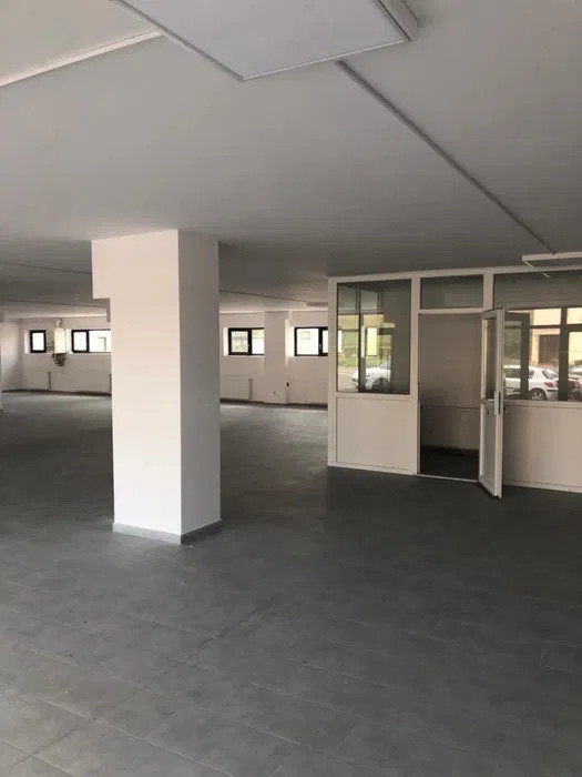 Spatiu comercial l 612 mp utili l 10 parcari l vitrina l vad comercial