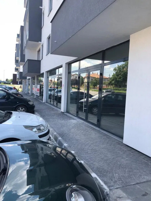 Spatiu comercial l 612 mp utili l 10 parcari l vitrina l vad comercial