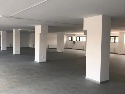 Spatiu comercial l 612 mp utili l 10 parcari l vitrina l vad comercial