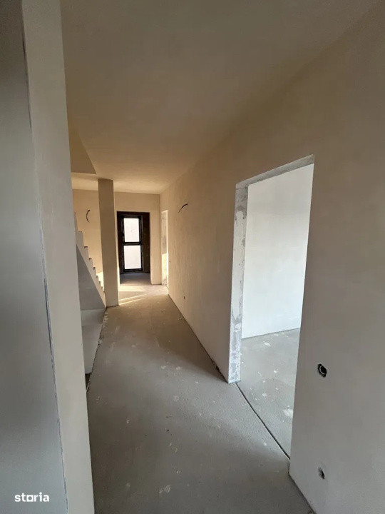 Unitate duplex l 143 mp utli l curte l panorama l Andrei Muresanu 