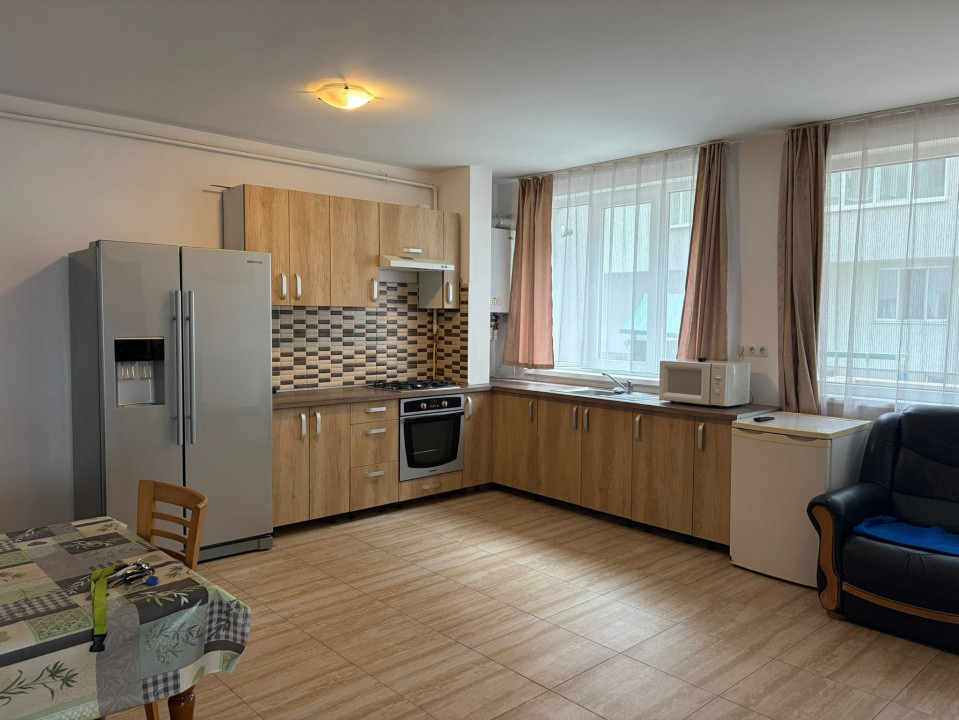 Apartment 3 camere/spatiu comercial/ cabinet/ VIVO 