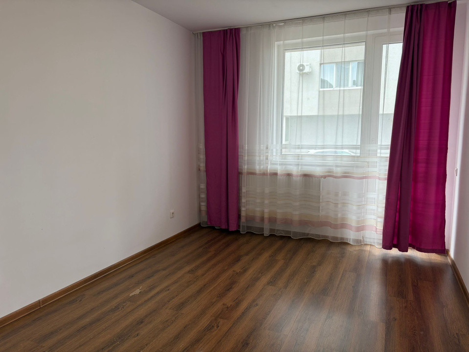 Apartment 3 camere/spatiu comercial/ cabinet/ VIVO 