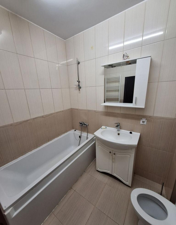 Apartament De Închiriat | 2 Camere + Parcare | Subcetate